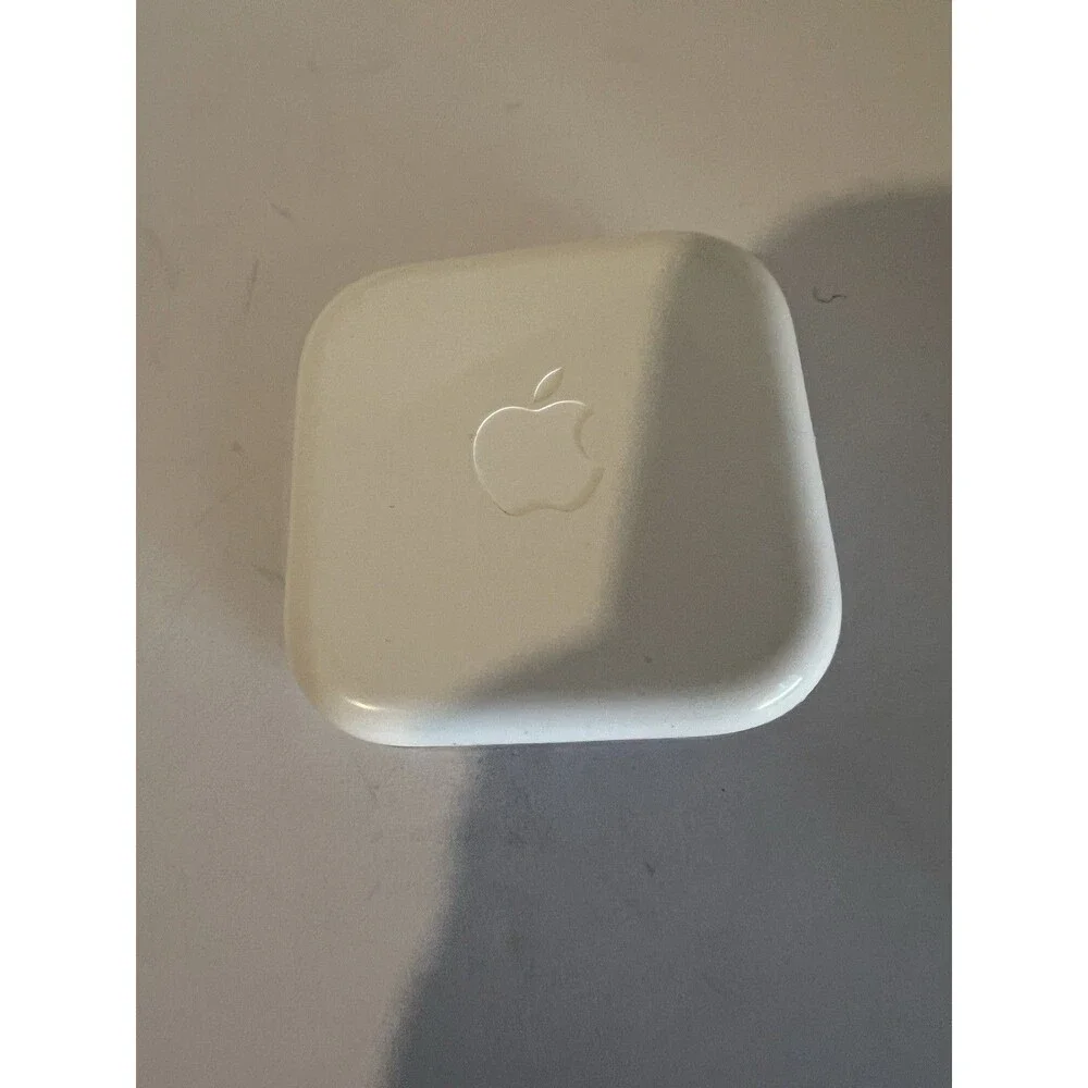 Apple EarPods MD827LL/A Wired In-Ear Earbuds 3.5mm w/ Mic Case White